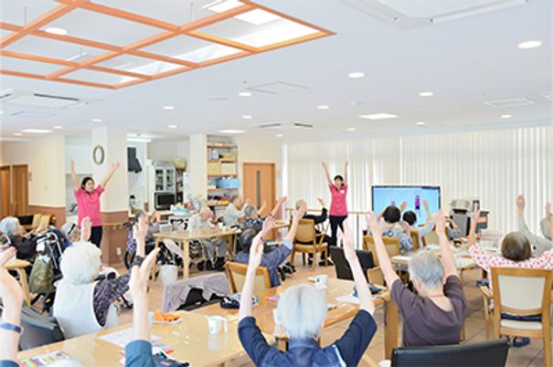 体操する人々の共有スペース  