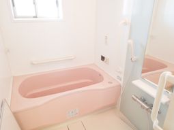 バリアフリーの浴室設備