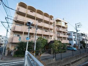 多階層のビル外観