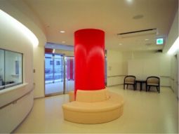 明るいロビーの様子