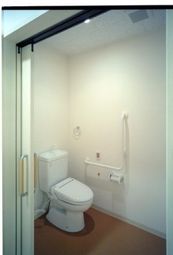 バリアフリー対応のトイレ