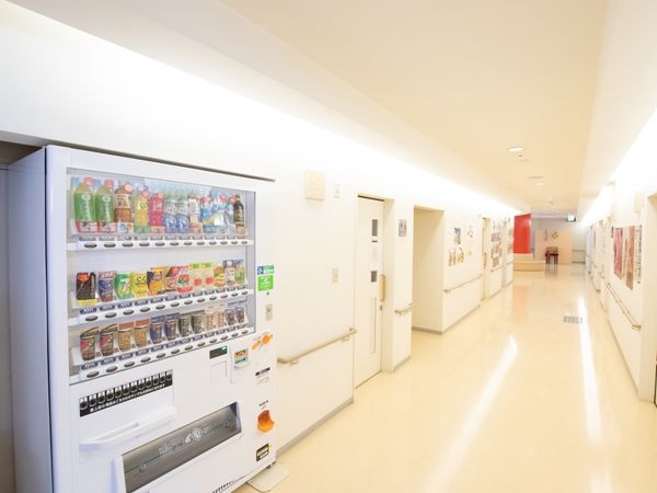 廊下に設置された自動販売機