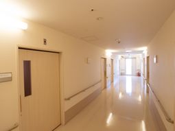 清潔感ある明るい廊下