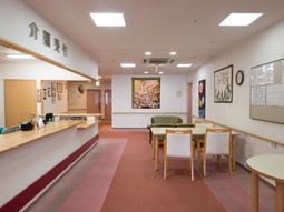 広々した休憩所の空間