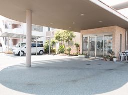 明るく清潔なエントランス