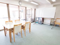 明るい多目的空間