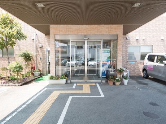 明るく開放的なエントランス