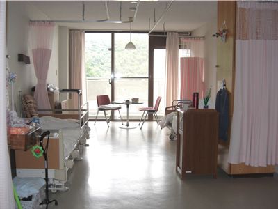 窓辺が明るい居室