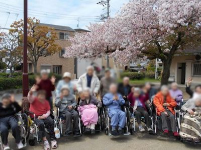 季節の集いを楽しむ中庭