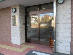 エントランスの正面