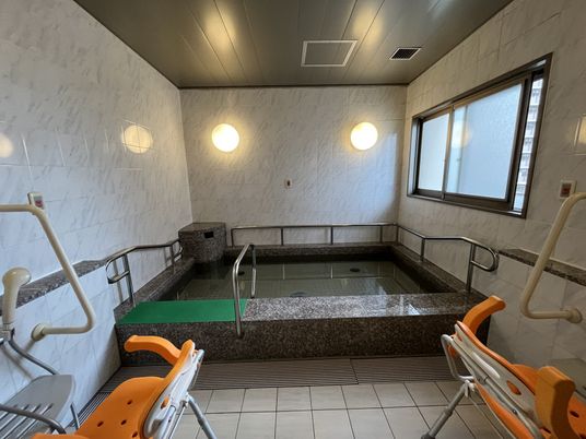 広々とした浴室