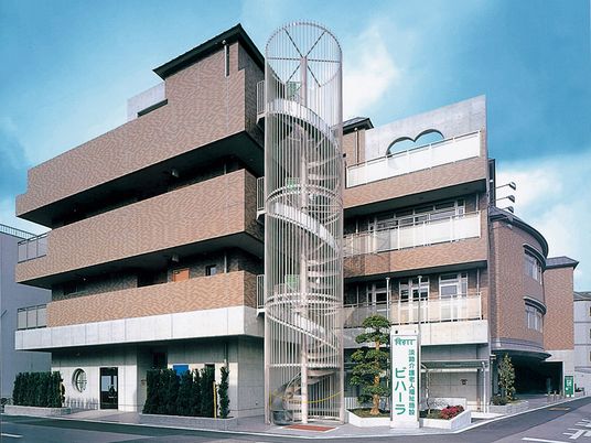 モダンな建物の外観