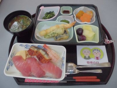 にぎやかな食事膳