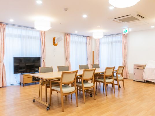明るく広々とした部屋