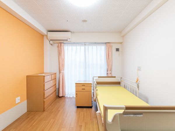 明るい居室の様子