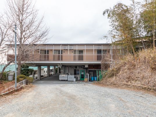 入口付近の建物