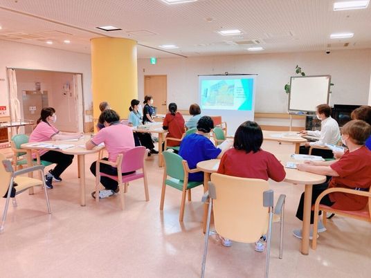 多目的室で研修中の様子  