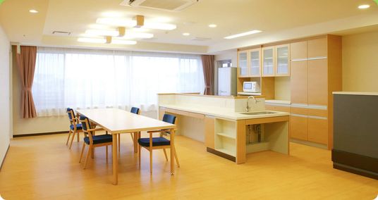 自然光が入るダイニング