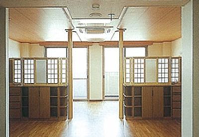 明るい個室の居室