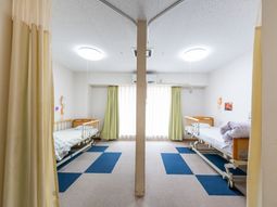 光が差し込む居室