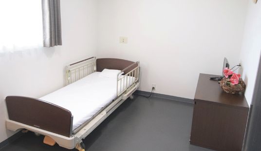 ベッドのある居室