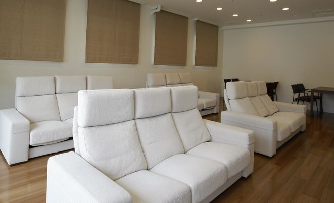 明るいラウンジ