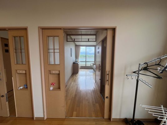 自然光が差し込む居室