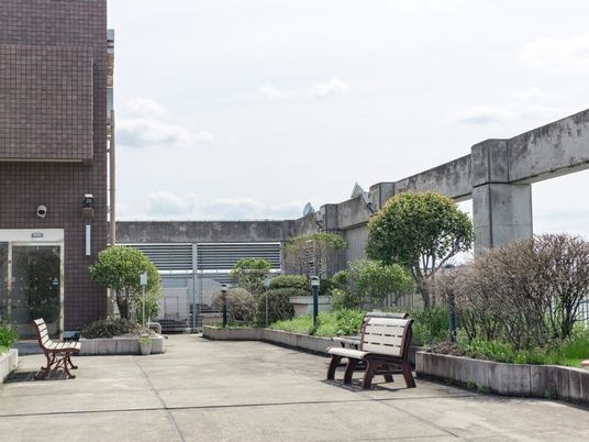 屋上の庭園テラス  