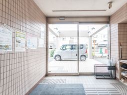 明るいエントランス  