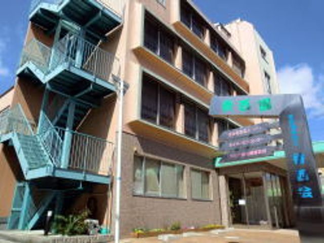 立派な建物の外観 外観 立派な建物で、外部からも清潔感が伝わります。明るいイメージのエントランスです。