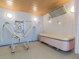 浴室と昇降機具