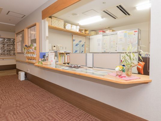  受付と情報掲示のコーナー  