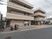  多階層の施設外観  