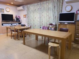 共有スペースの明るい部屋