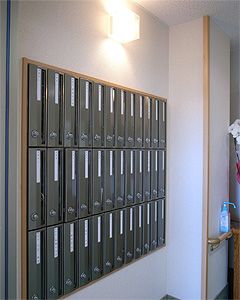 郵便受けの廊下