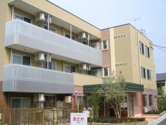 多階層の建物外観