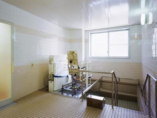 バリアフリーの浴室設備