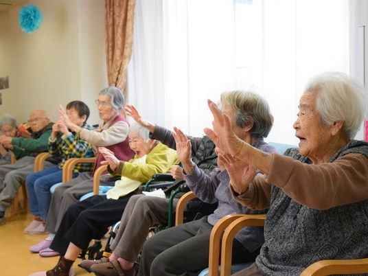 活動する高齢者の様子