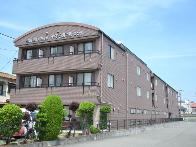 多階層ビルの日当たり良好な外観 外観 日当たりの良い建物前を通じて、心地よい始まりを迎えられる場所です。交通の便もよく、安心して通勤できる環境が整っています。