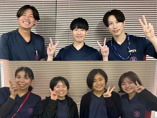 笑顔のスタッフ集合  