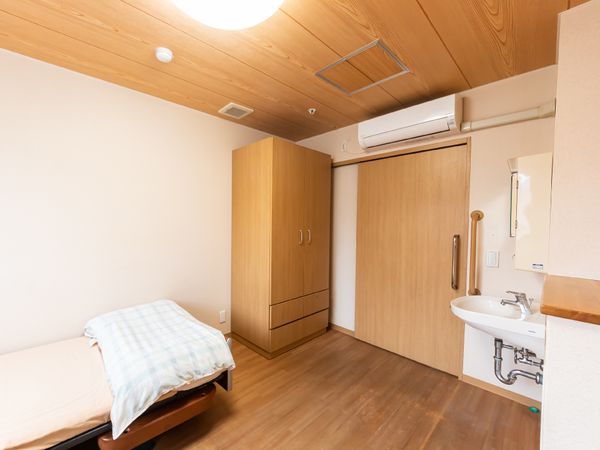 温かみのある居室の内観