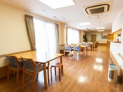 明るい食堂の風景