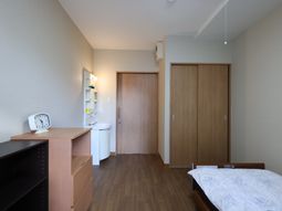 シンプルな居室の様子