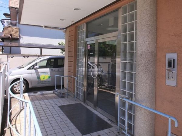 入口と車両エリア