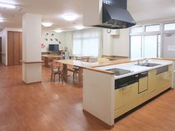 明るい共用キッチン