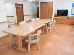 明るい食堂の様子