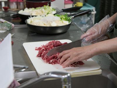 料理の準備中のキッチン