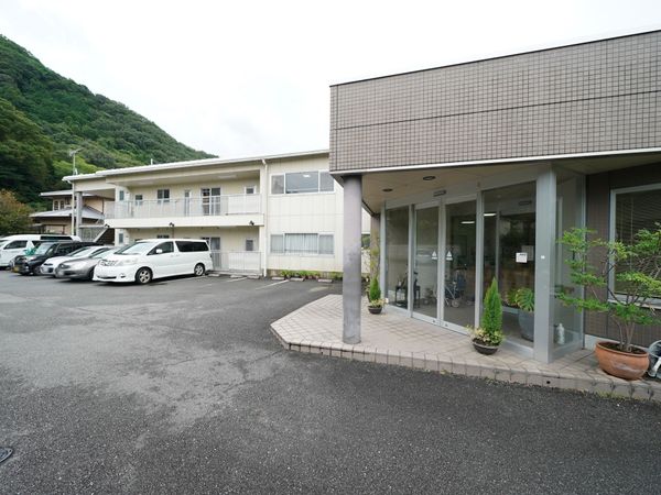 施設のエントランス景観