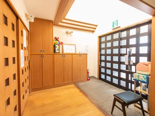 エントランスの落ち着いた空間