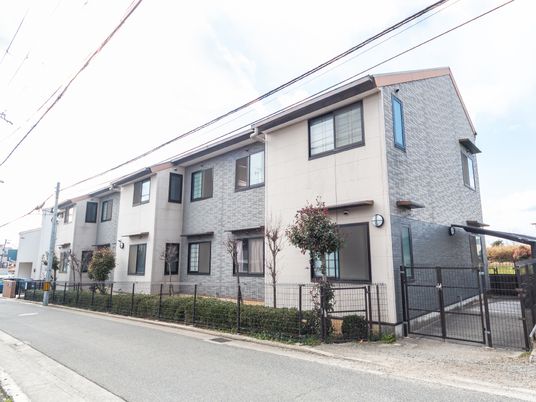 清潔感のある外観の建物